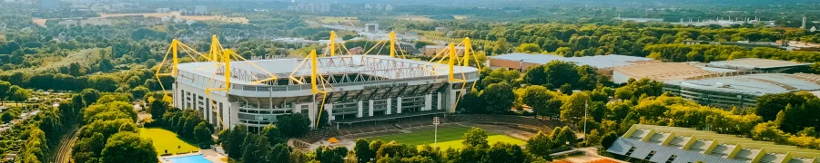 Luftaufnahme des Fußballstadions BVB Borussia, Signal Iduna Park in Dortmund, Deutschland.