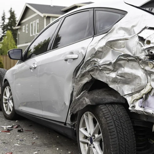 Bei einem Unfall wurde das Fahrzeug schwer beschädigt